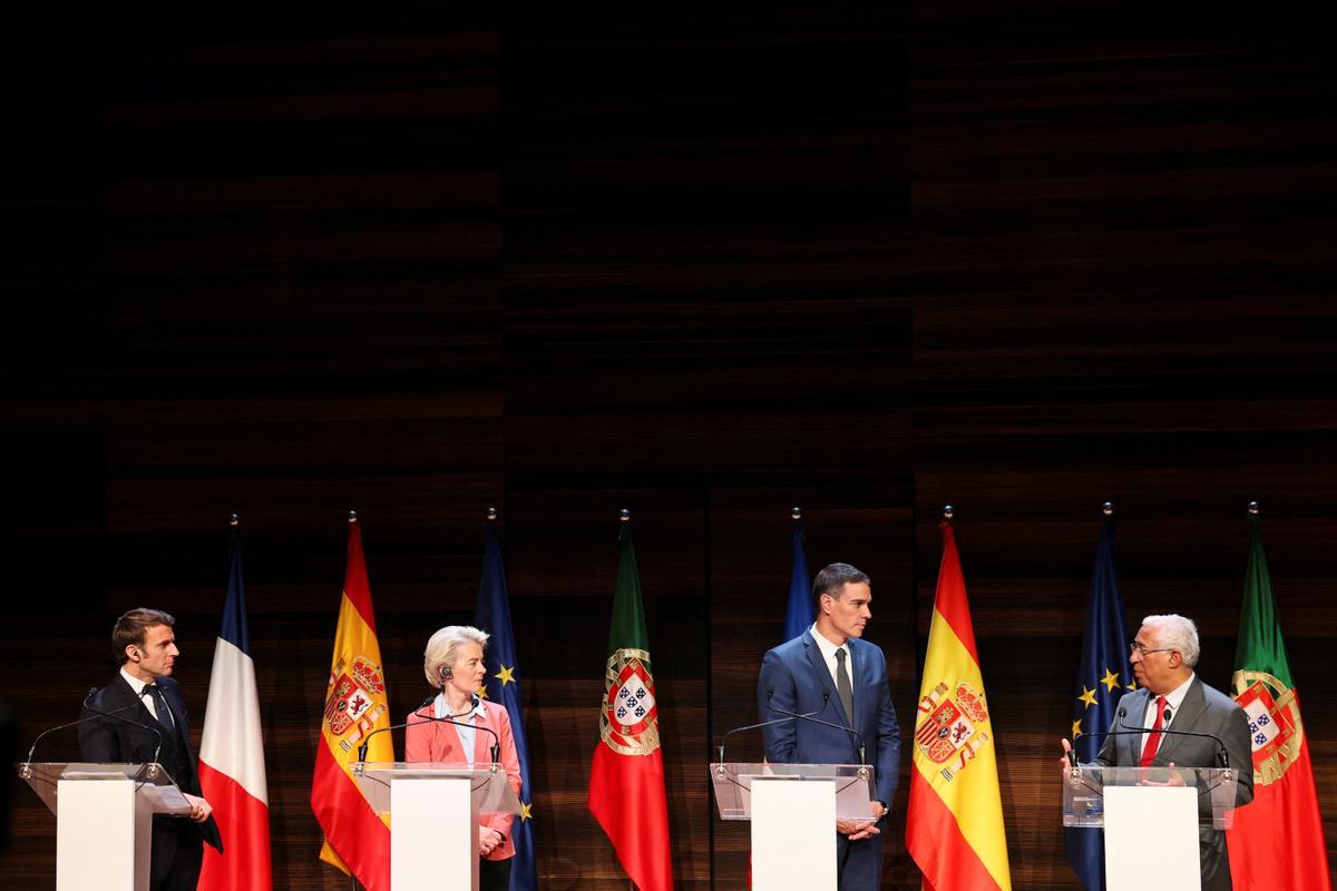 9 de diciembre de 2022.- Pedro Sánchez, presidente español, junto al francés Emmanuel Macron, a la de la Comisión, Ursula von der Leyen, y al primer ministro portugués, Anónio Costa
