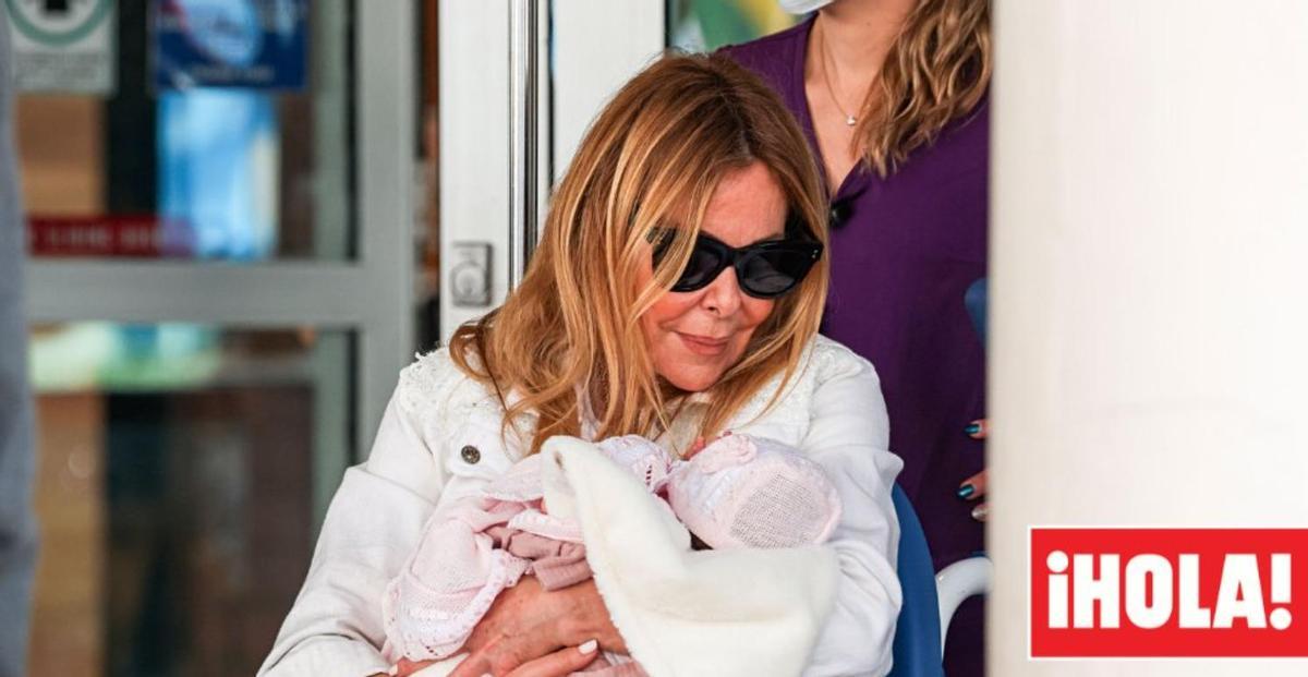 Ana Obregón saliendo del hospital de Miami tras ser madre por gestación subrogada.