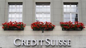 Logo del banco suizo Credit Suisse en una oficina de Berna, a finales de septiembre.