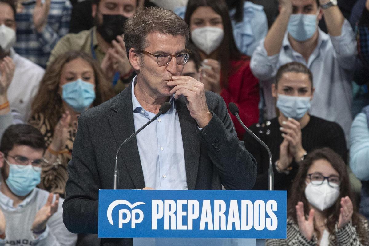 El candidato Núñez Feijóo ya ejerce de líder de la oposición