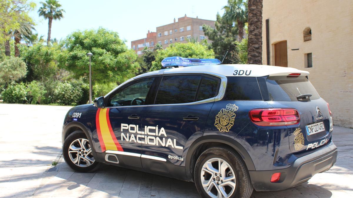 Agrede con un cuchillo a su mujer en Valencia y trata de explotar la vivienda con ella dentro Agrede con un cuchillo a su mujer en Valencia y trata de explotar la vivienda con ella dentro
