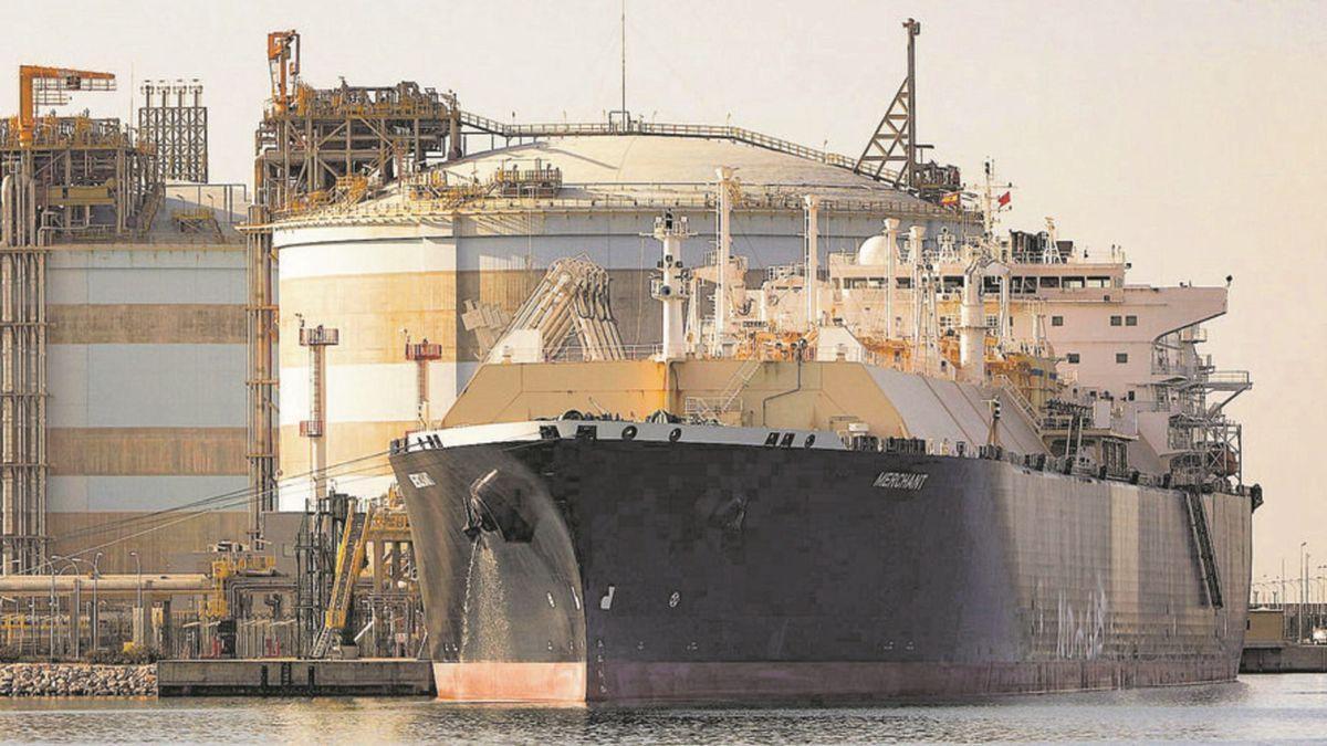 España refuerza el suministro de gas con más barcos y ampliando el gasoducto con Argelia