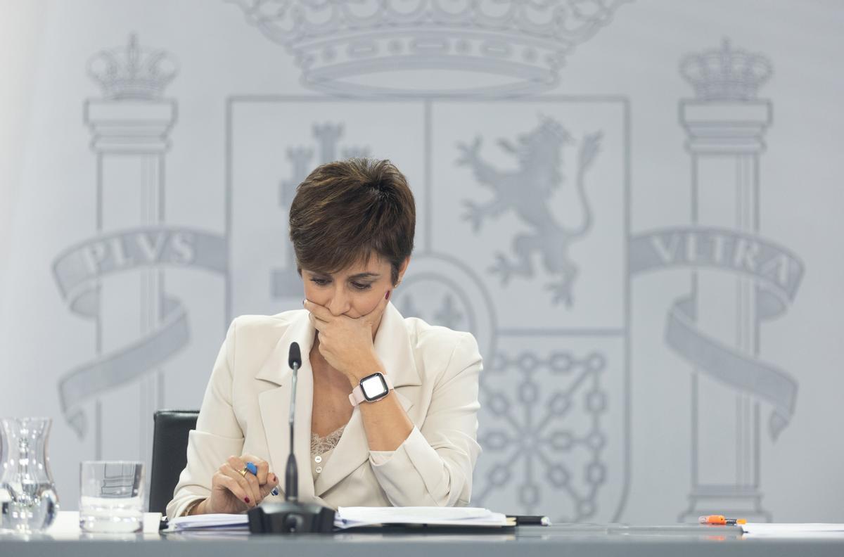 La ministra de Política Territorial y Portavoz del Gobierno, Isabel Rodríguez, en la rueda de prensa posterior al Consejo de Ministros, este martes.