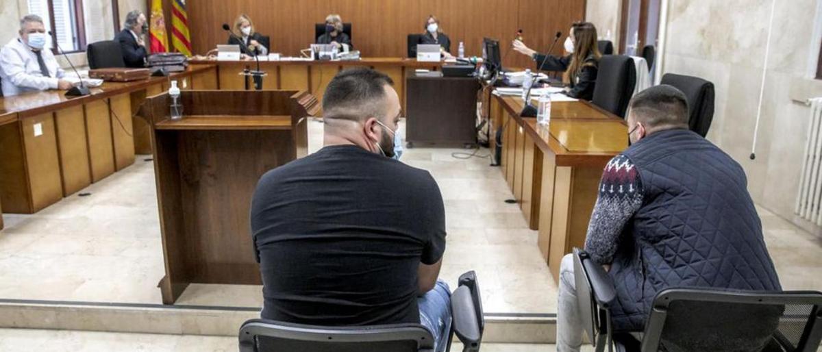 El fiscal pide rebajar la condena a una manada de violadores de Palma por el ‘solo sí es sí’ El fiscal pide rebajar la condena a una manada de violadores de Palma por el ‘solo sí es sí’