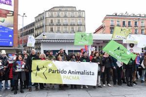 Pacma y Progreso en Verde protestan en 27 ciudades contra la Ley de Bienestar Animal
