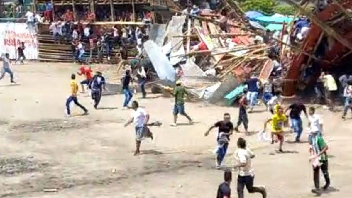 Cuatro muertos al desplomarse una grada en una plaza de toros en Colombia