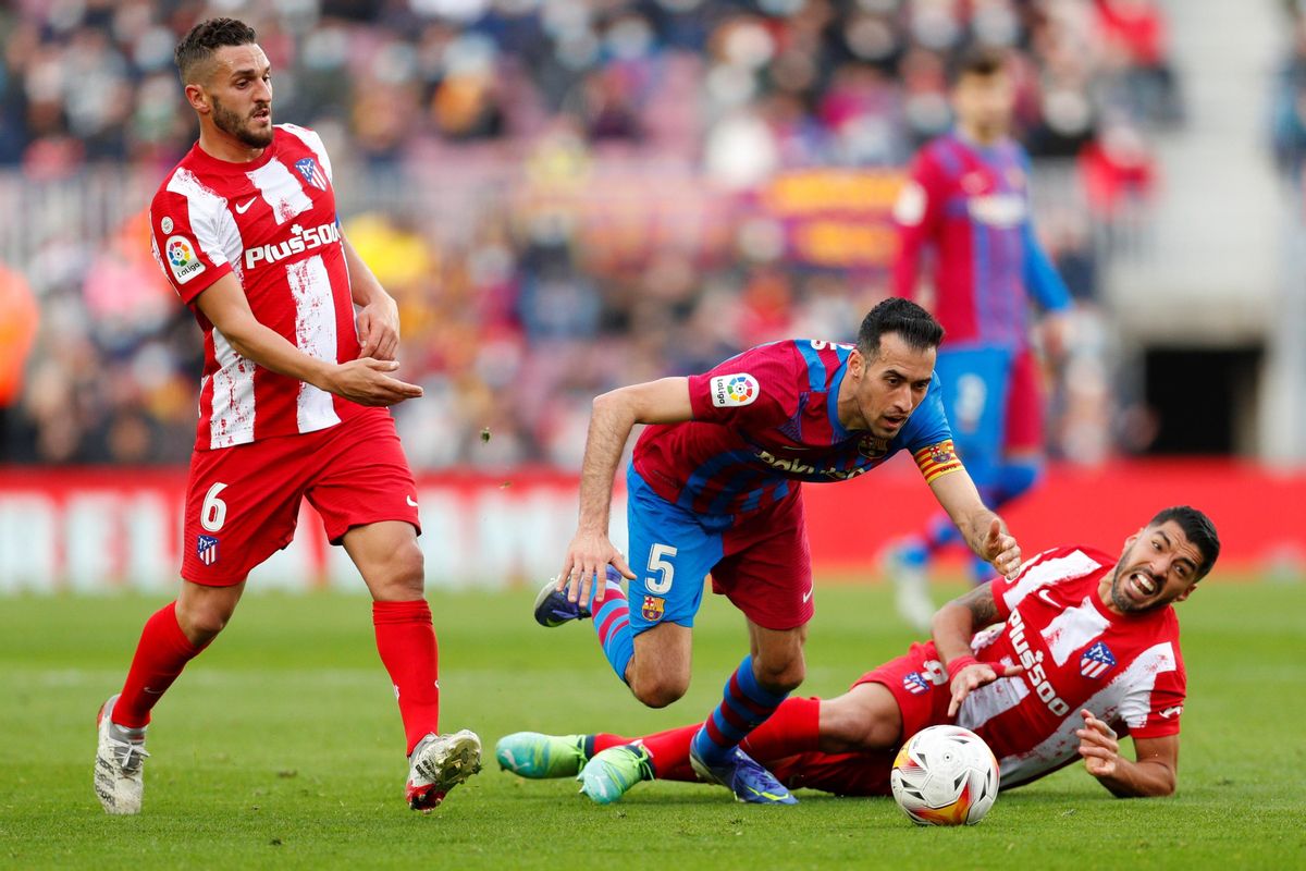 Koke, Busquets y Suárez durante el último partido entre el FC Barcelona y el Atlético de Madrid. Koke, Busquets y Suárez durante el último partido entre el FC Barcelona y el Atlético de Madrid.