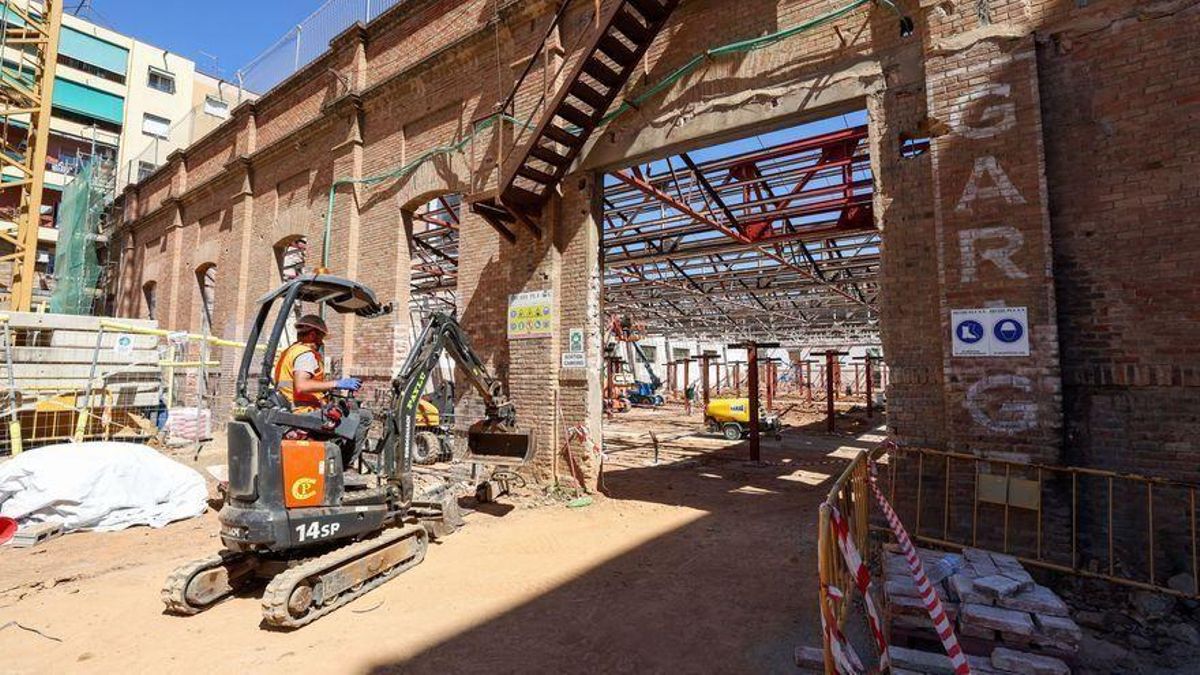 Obras en Can Batlló para preparar Coopolis. Obras en Can Batlló para preparar Coopolis.