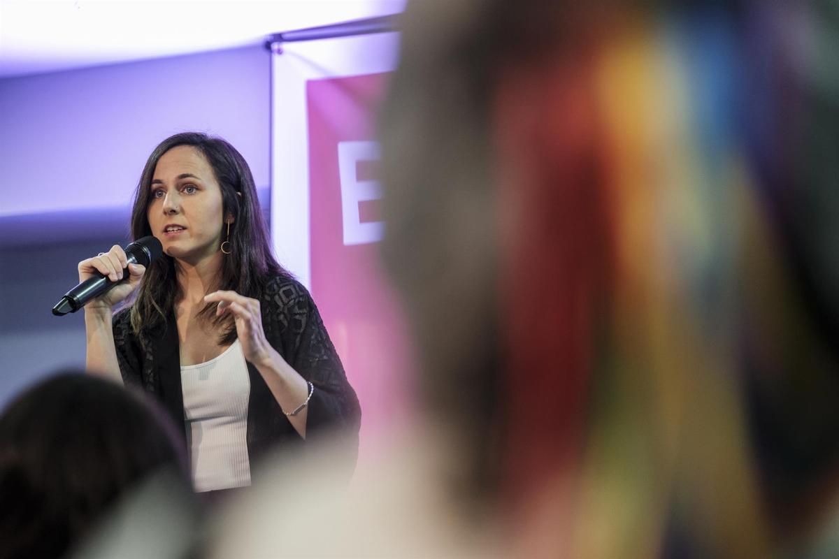 Ione Belarra, secretaria general de Podemos, en un acto de campaña.