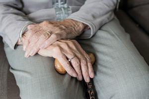 La soledad azota especialmente a las mujeres.