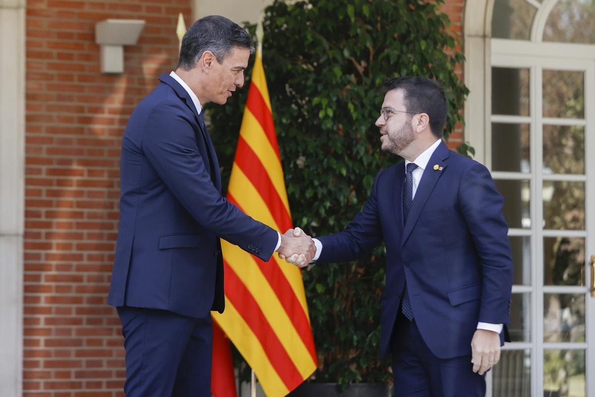 El presidente catalán, Pere Aragonès, y el jefe del Ejecutivo central, Pedro Sánchez, el pasado mes de julio en el palacio de la Moncloa.