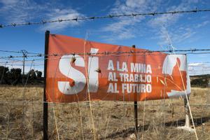 Cartel a favor de la mina de retortillo, en Salamanca
