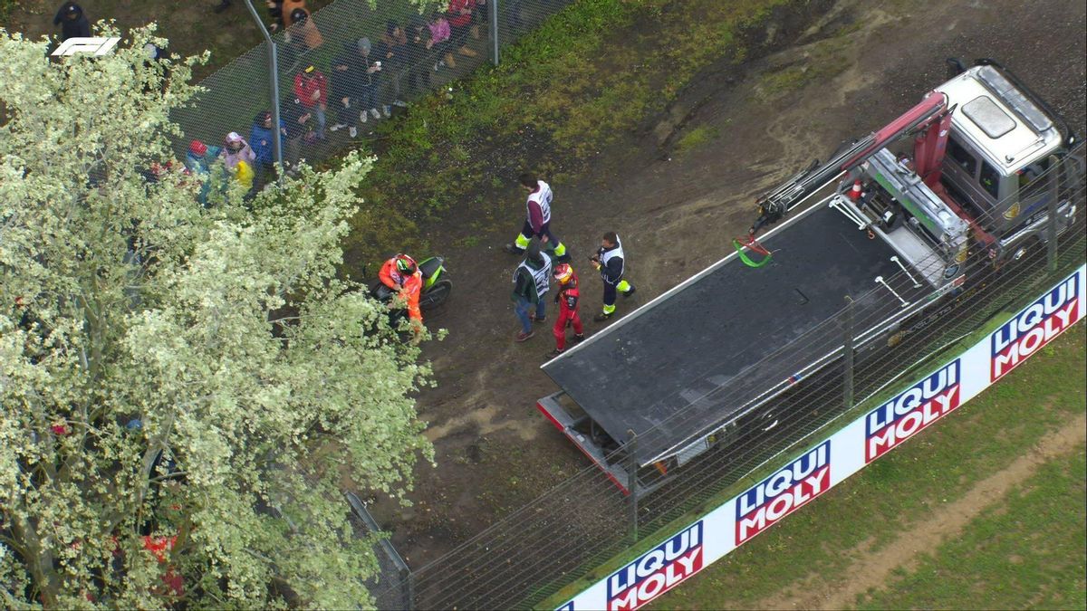 Carlos Sainz y Fernando Alonso abandonan Imola tras accidentarse Carlos Sainz y Fernando Alonso abandonan Imola tras accidentarse