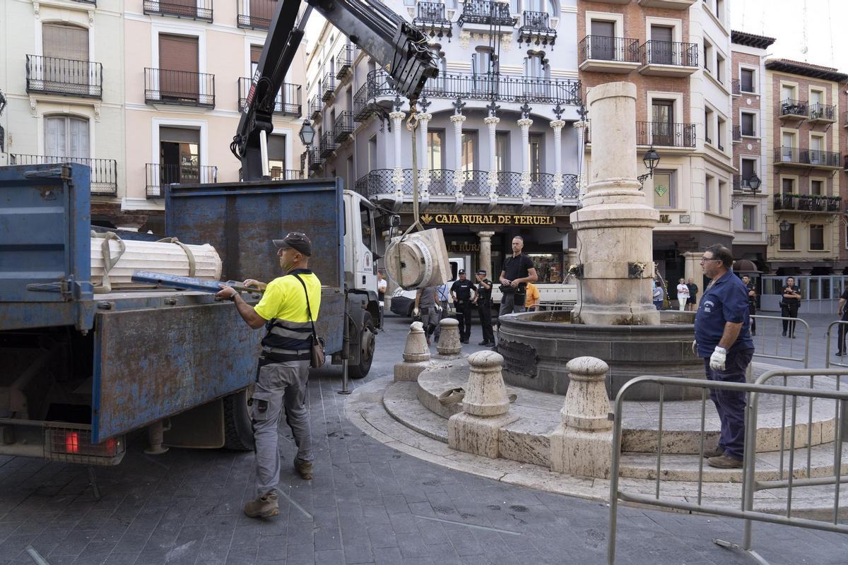 Se derrumba la icónica Fuente del Torico de Teruel