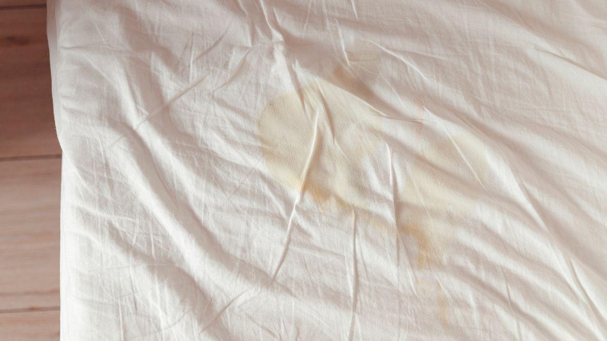 El secreto de Mercadona que elimina de un plumazo las manchas amarillas de las sábanas