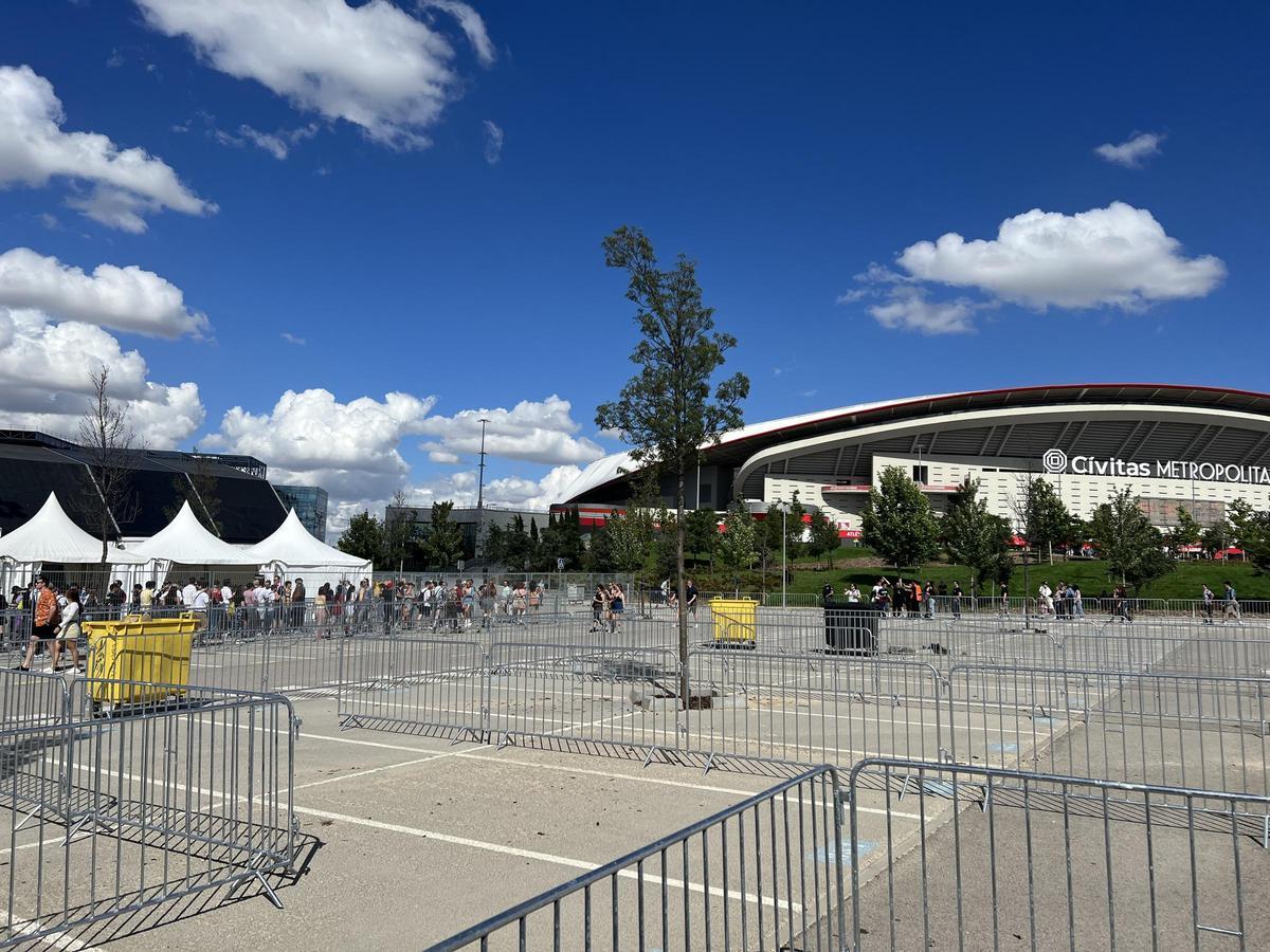 Los accesos a Primavera Sound desde el estadio Cívitas Metropolitano, con las colas para conseguir la pulsera a la izquierda. Los accesos a Primavera Sound desde el estadio Cívitas Metropolitano, con las colas para conseguir la pulsera a la izquierda.