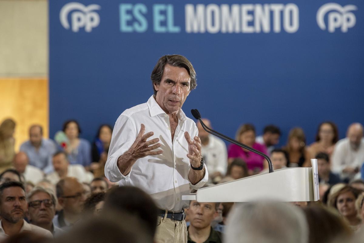José María Aznar, durante el mitin del PP en Murcia. José María Aznar, durante el mitin del PP en Murcia.