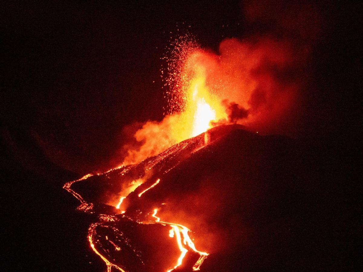 El volcán sufre nuevos derrumbes y registra una actividad escasa e intermitente