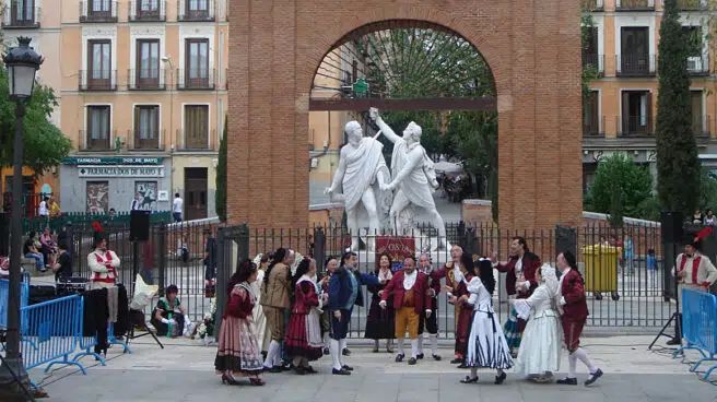 WEEK-END DE MAI 2023 MADRID |  Que faire sur le pont de mai : activités de plein air et plans à Madrid