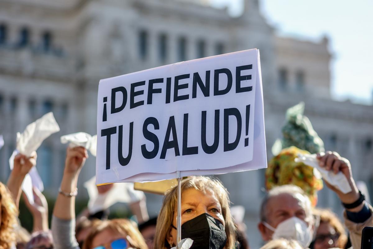 La Junta de Andalucía deja sin parte de la nómina de Navidad a 50.000 sanitarios por falta de fondos