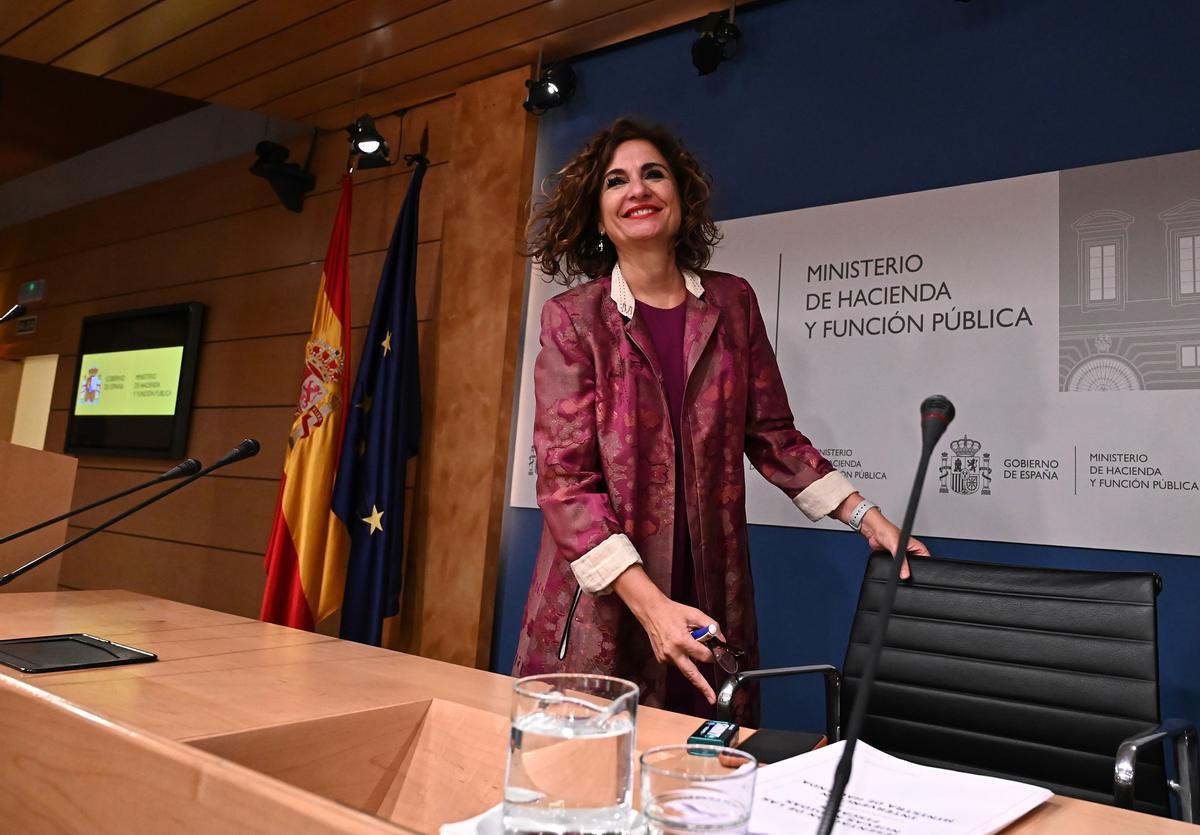 La ministra de Hacienda, María Jesús Montero, en su comparecencia este jueves para presentar el plan fiscal del Gobierno. 