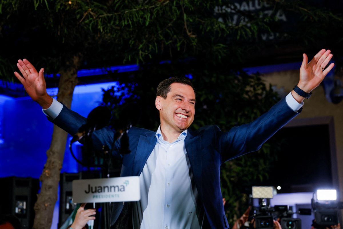 El candidato del PP a la reelección de la Junta de Andalucía, Juanma Moreno, a las puertas de la sede del partido en Sevilla. El candidato del PP a la reelección de la Junta de Andalucía, Juanma Moreno, a las puertas de la sede del partido en Sevilla.