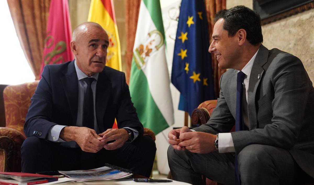 El alcalde de Sevilla junto al presidente de la Junta en una reciente visita a San Telmo para defender una mesa institucional por la capital andaluza. El alcalde de Sevilla junto al presidente de la Junta en una reciente visita a San Telmo para defender una mesa institucional por la capital andaluza.