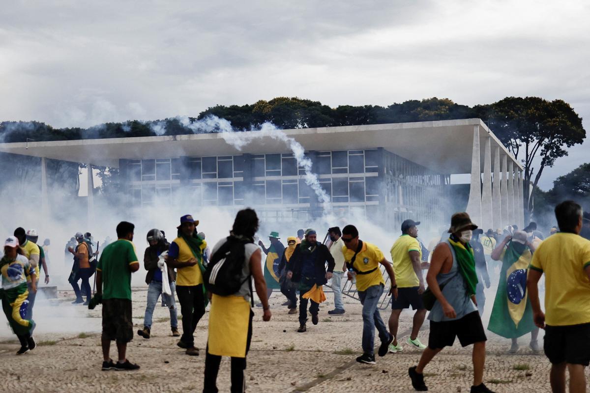 Seguidores de Bolsonaro asaltan durante unas horas el Palacio presidencial, la Corte Suprema y el Congreso