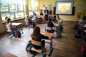 Los directores de los colegios en Polonia podrán castigar a los niños con fregar, limpiar o ir a un reformatorio