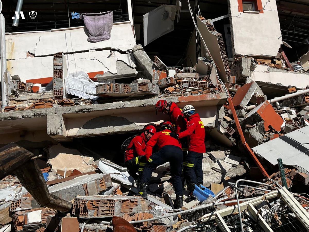 Continúan los rescates milagrosos en Turquía