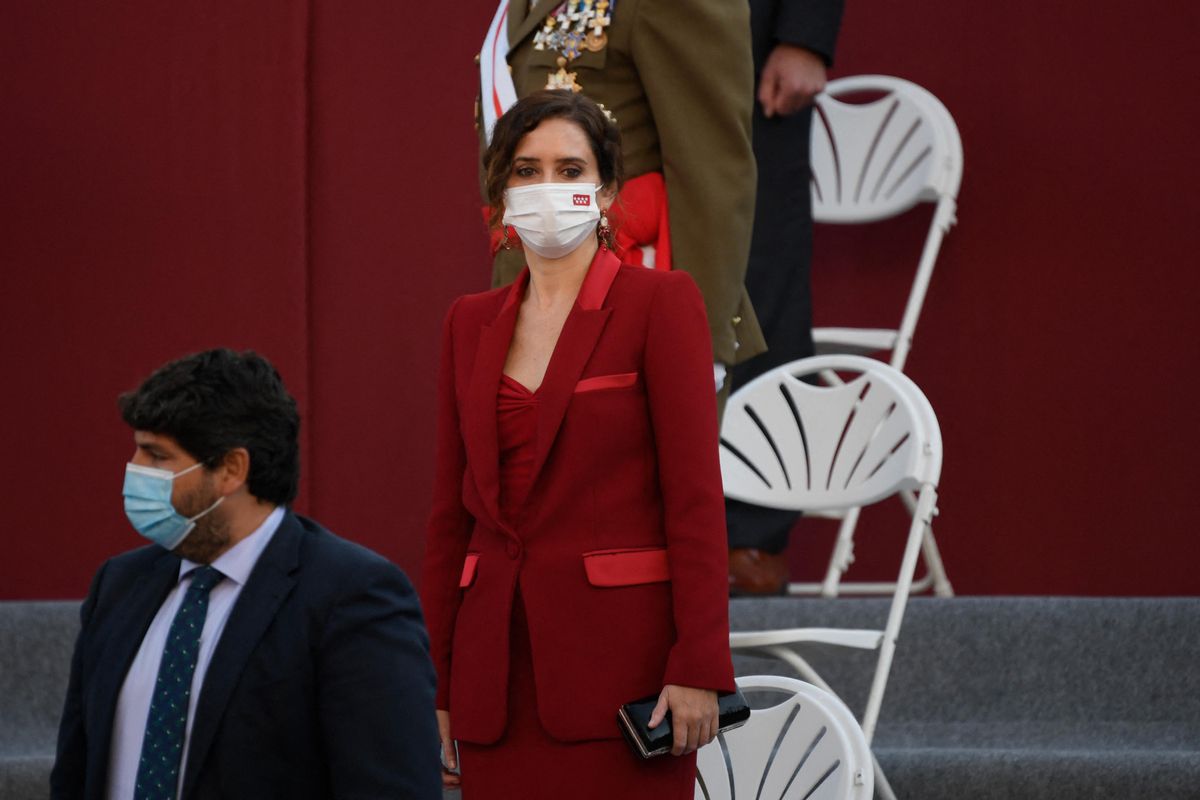 Isabel Díaz Ayuso junto al presidente de Murcia, Fernando López Miras, durante el desfile de la Fiesta Nacional. Isabel Díaz Ayuso junto al presidente de Murcia, Fernando López Miras, durante el desfile de la Fiesta Nacional.