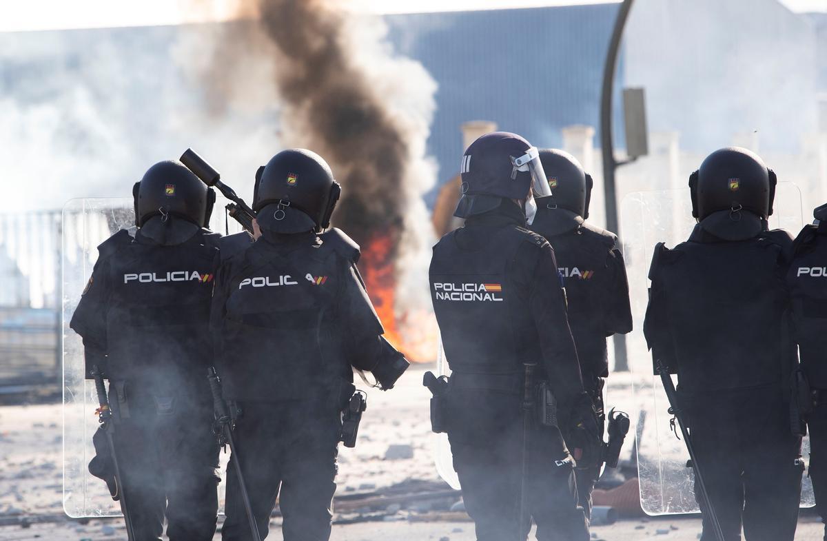 Un grupo de antidisturbios en las manifestaciones del sector del metal en Cádiz