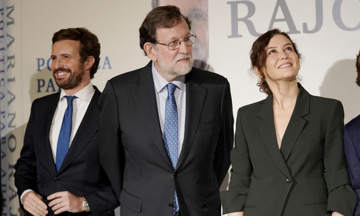 Pablo Casado, Mariano Rajoy e Isabel Díaz Ayuso en la presentación del libro del expresidente, ’Política para adultos’. 