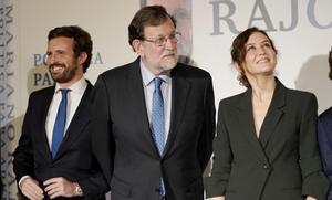 Pablo Casado, Mariano Rajoy e Isabel Díaz Ayuso en la presentación del libro del expresidente, ’Política para adultos’. 