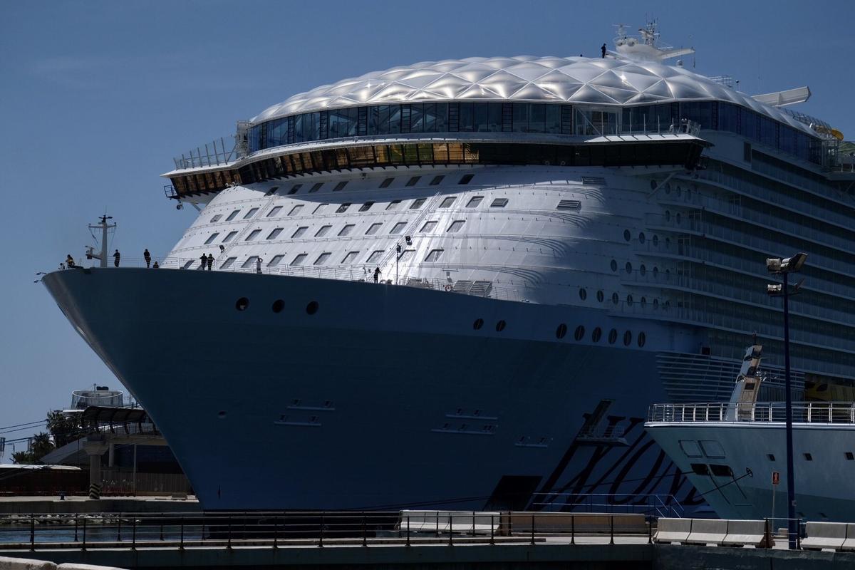 El ’Wonder of the seas’, el crucero más grande del mundo, en el puerto de Málaga