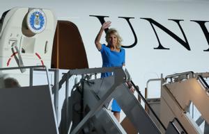 Jill Biden, nada más aterrizar en España. EFE