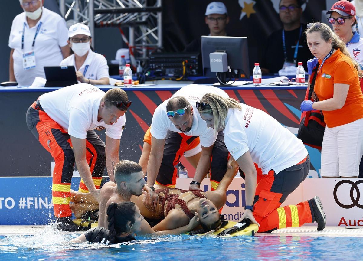 Susto en el Mundial de natación en Budapest: la nadadora Anita Álvarez se desmaya en el agua