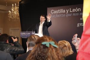 El candidato a la Presidencia de la Junta de Castilla y León por el PP, Alfonso Fernández Mañueco, valora los resultados obtenidos por su formación en los comicios para Castilla y León durante la noche electoral del 13F, en el Hotel Alameda Palace.