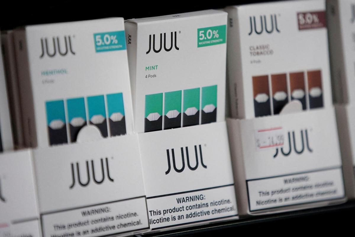 Cápsulas de los cigarrillos electrónicos ’Juul’ a la venta en una tienda de Atlanta.