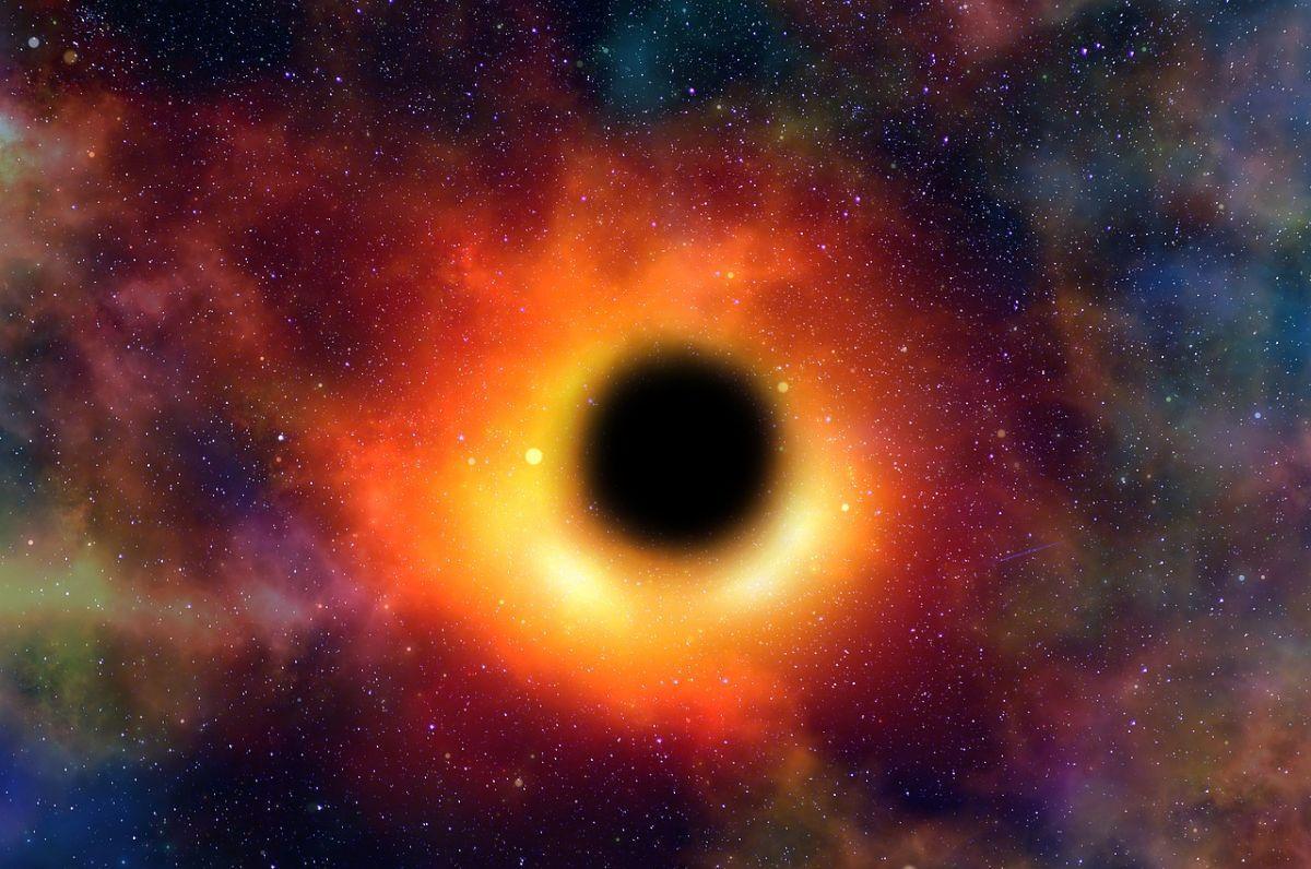 Un abismal agujero negro devora cada segundo un "bocado" de materia del tamaño de la Tierra