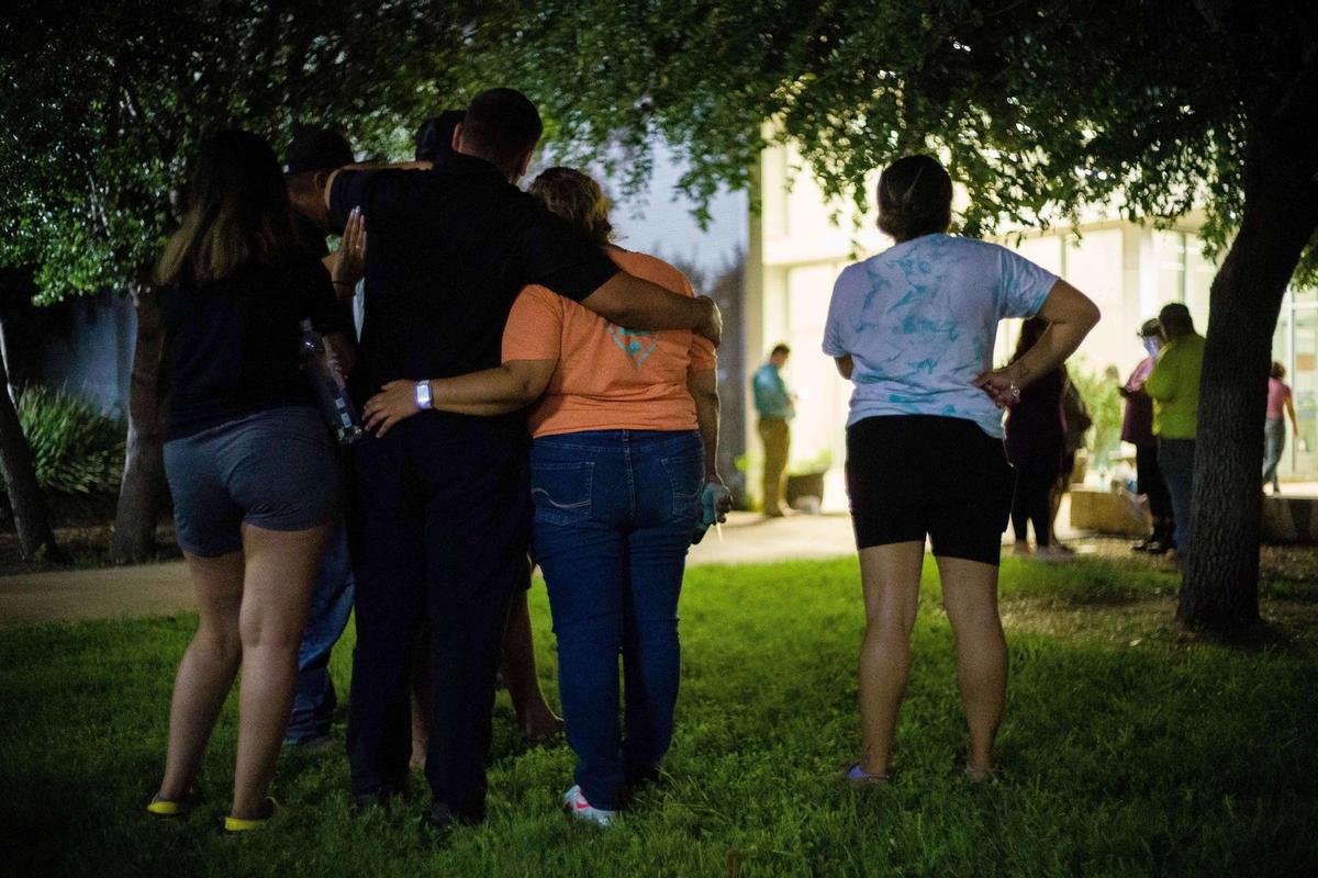 Muere de un infarto el marido de una de las profesoras asesinadas en el tiroteo de Texas