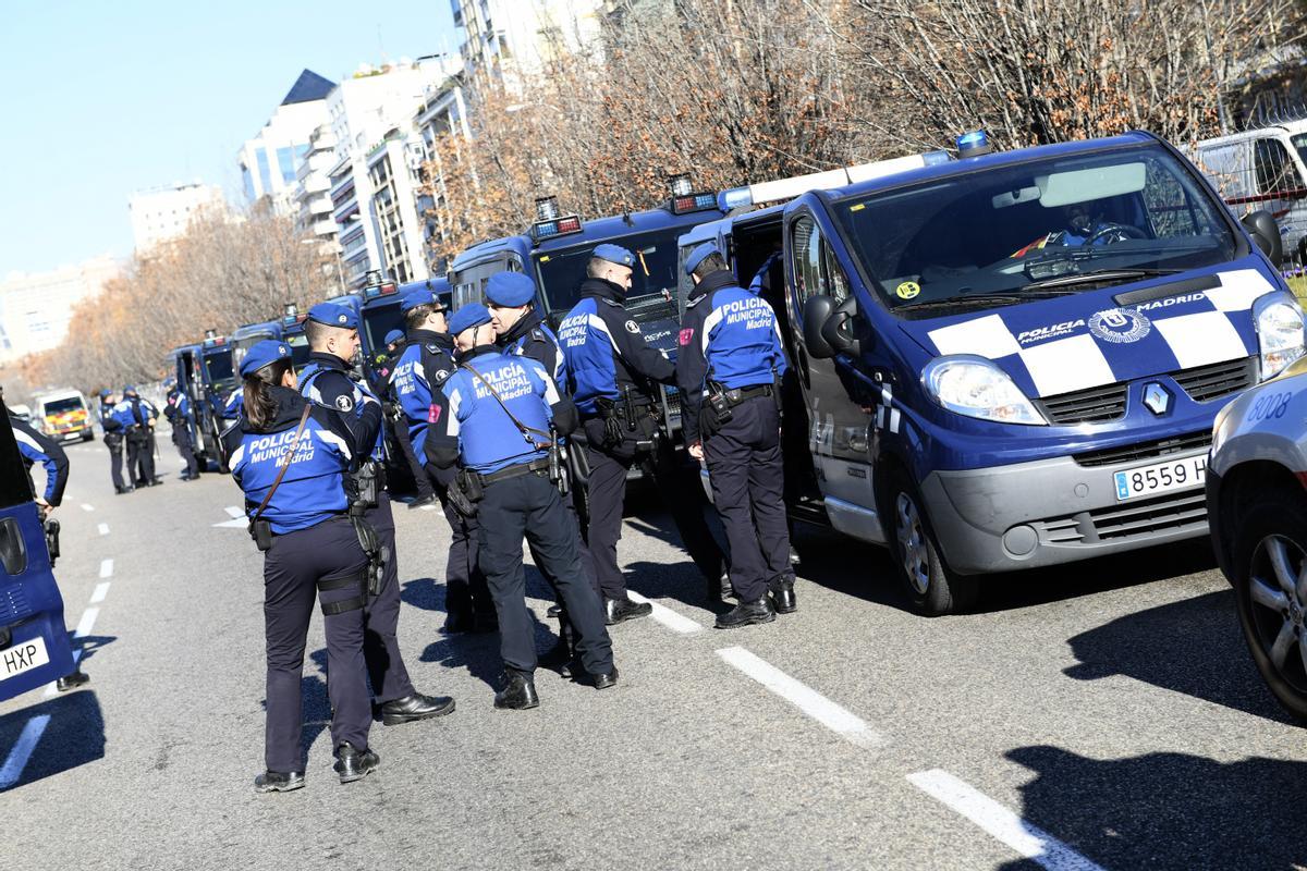 salud paquete Tiranía Policía Madrid | Investigan presuntas irregularidades en las oposiciones de  la Policía Municipal de Madrid | El Periódico de España