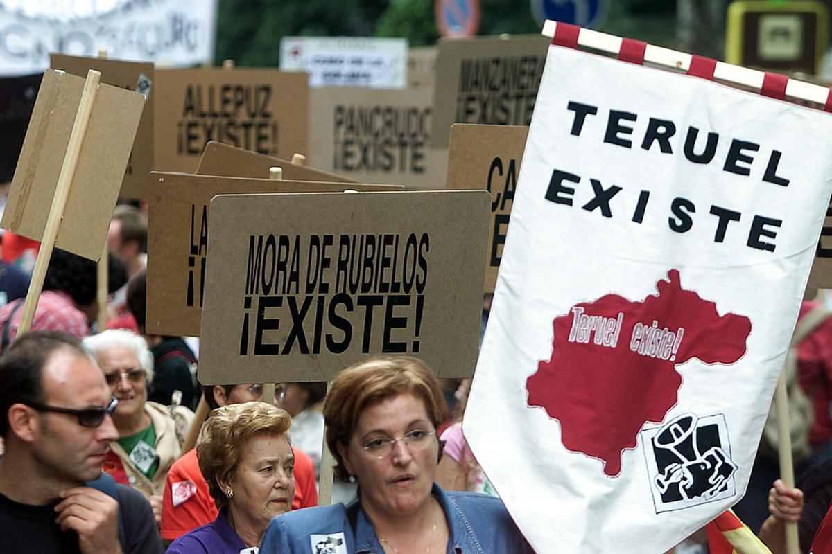 Alarma en el PP por los nuevos partidos rurales: "Tenemos un problema si no los paramos" Alarma en el PP por los nuevos partidos rurales: "Tenemos un problema si no los paramos"