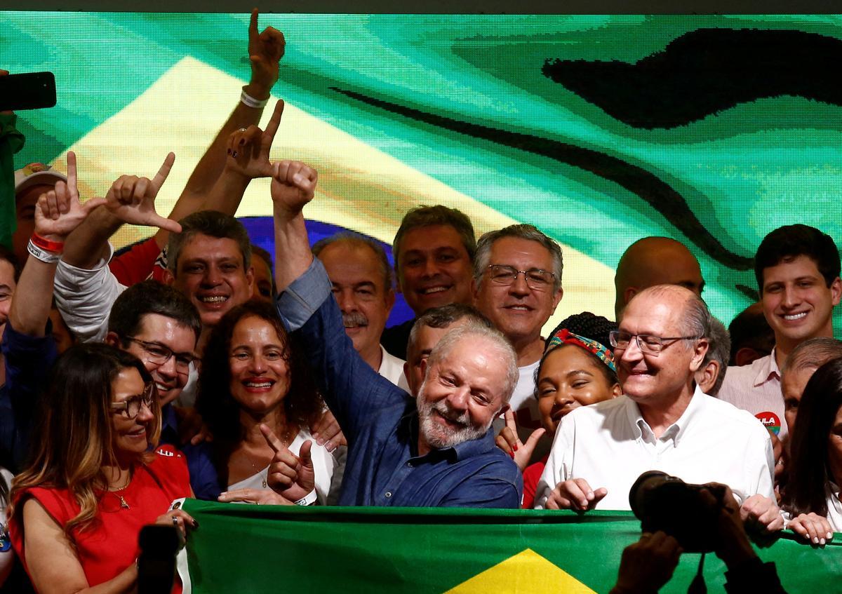 Lula se impone a Bolsonaro por un estrecho margen en la segunda vuelta