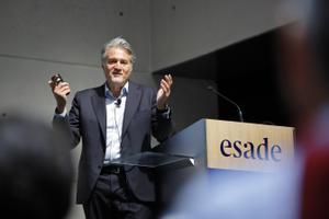 Alberto Granados, presidente de Microsoft España, durante su conferencia en Esade