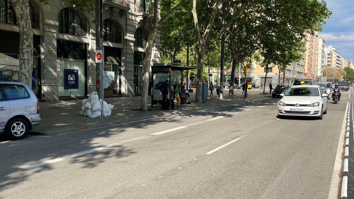 El hombre alterado que esperó media hora la ambulancia en Barcelona no murió por causas externas