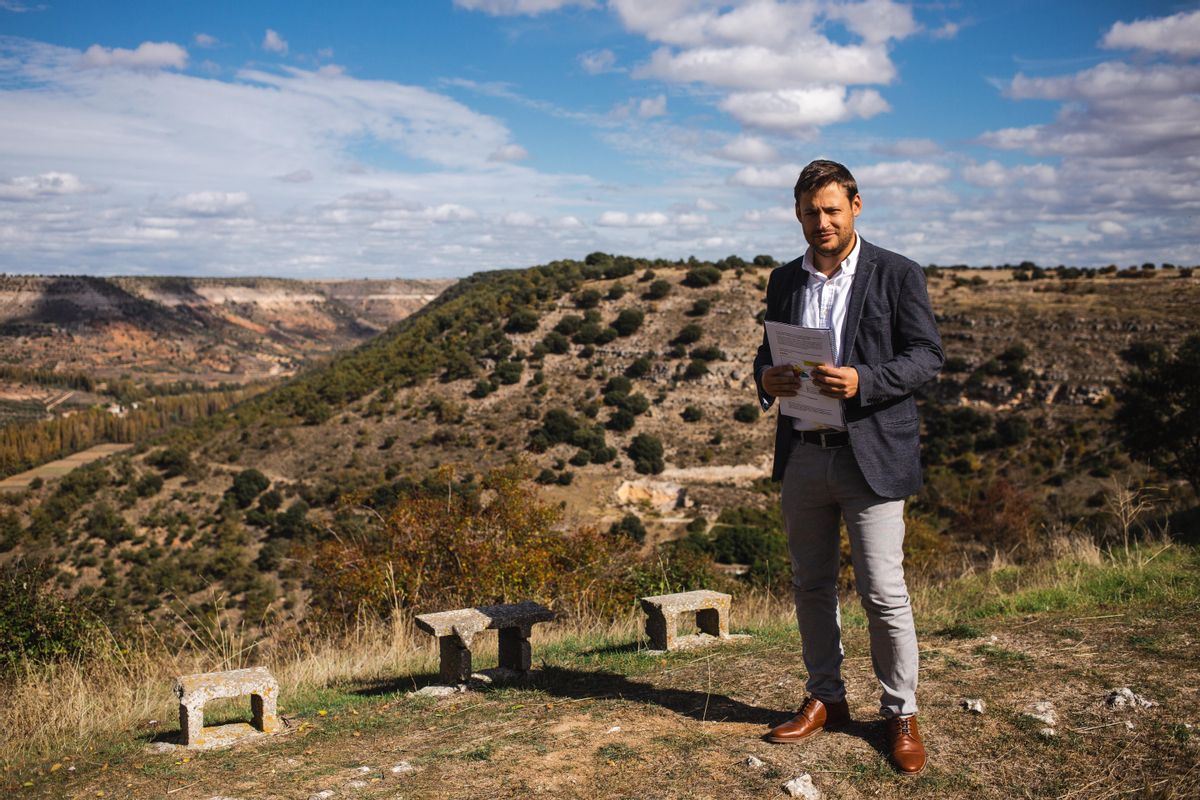 Álvaro Vara, alcalde de Gajanejos, en la meseta donde se desarrolló la batalla Álvaro Vara, alcalde de Gajanejos, en la meseta donde se desarrolló la batalla