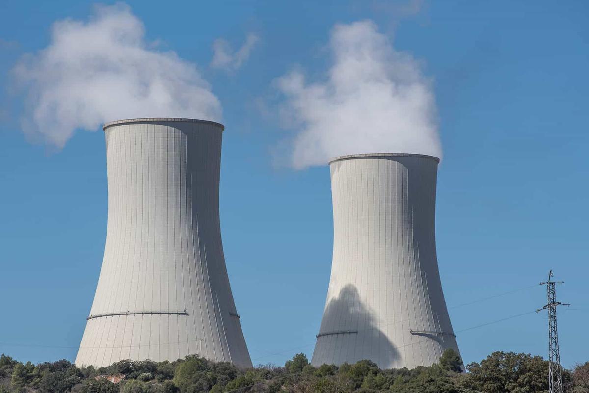 Las nucleares rehúyen el choque con el Gobierno sobre aplazar su cierre y dejan presionar a PP, Vox y Cs