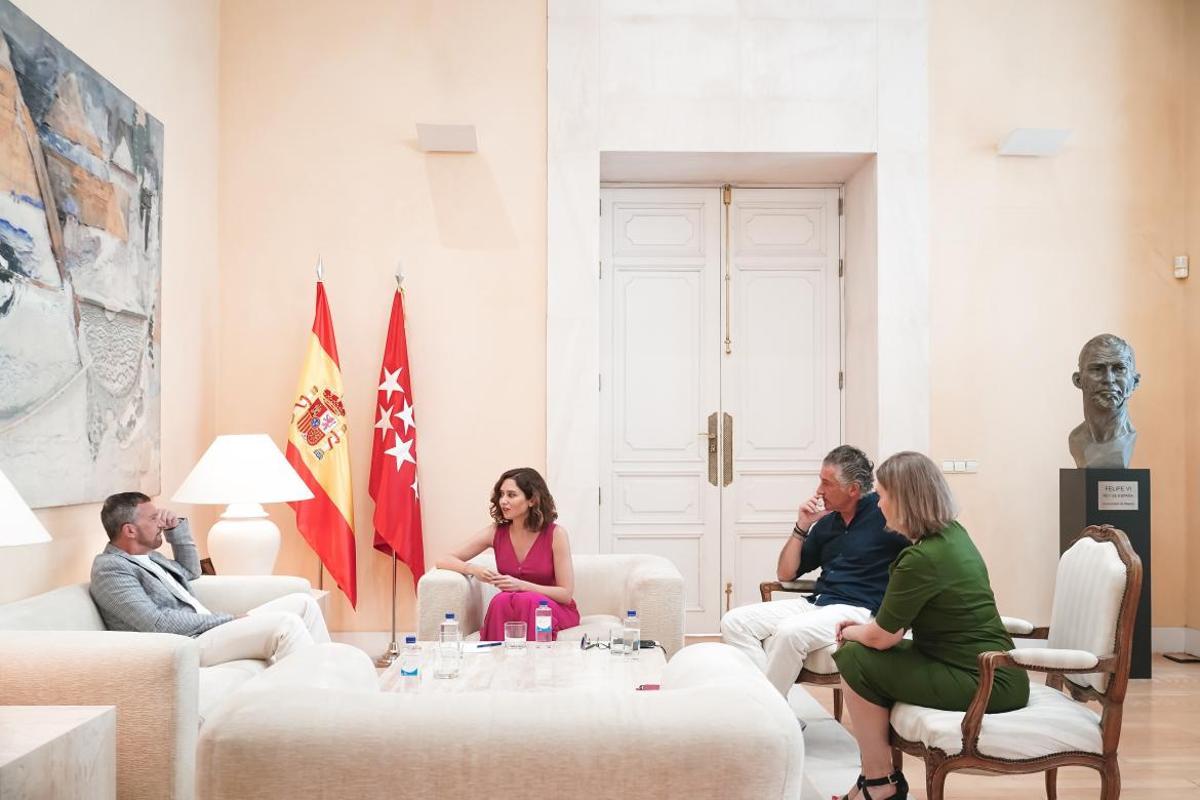 Díaz Ayuso se reúne con Antonio Banderas en la sede del Gobierno regional