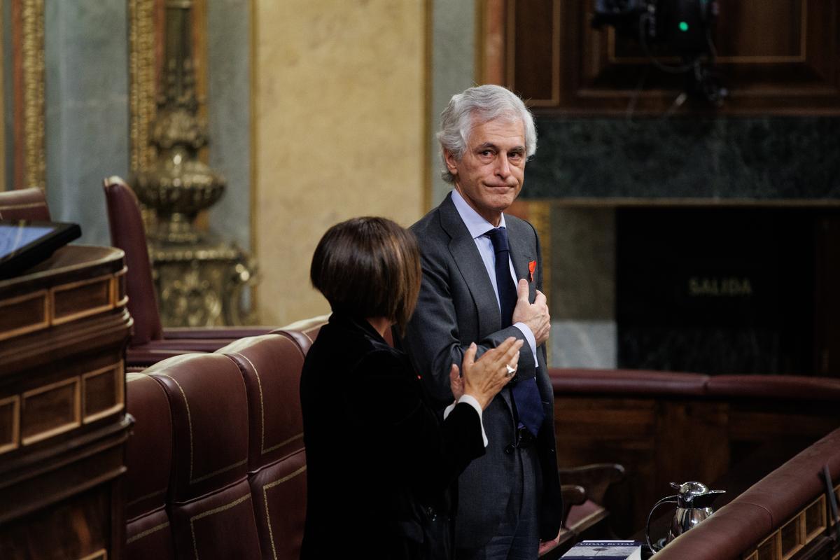 El diputado PP y secretario cuarto de la Mesa del Congreso, Adolfo Suárez Illana, se despide como diputado del Congreso, durante una sesión plenaria en el Congreso de los Diputados, a 1 de diciembre de 2022, en Madrid (España).
